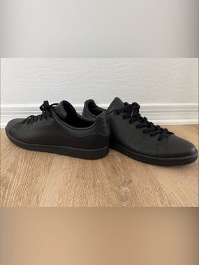 Stan Smith Adidas All-Black Low-Top Sneakers